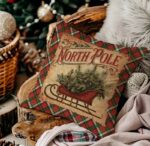 By Queen Limited Festive Edition Μαξιλαροθήκη North Pole Με Vintage Έλκηθρο 45x45εκ. - Image 7