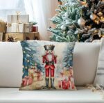 By Queen Limited Festive Edition Μαξιλαροθήκη Mε Καρυοθραύστη Kαι Δώρα 45x45εκ.