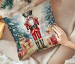 By Queen Limited Festive Edition Μαξιλαροθήκη Mε Καρυοθραύστη Kαι Δώρα 45x45εκ. - Image 3