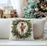 By Queen Limited Festive Edition Μαξιλαροθήκη Nutcracker Wreath Mε Πεύκα Και Κουκουνάρια 45x45εκ.