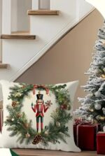 By Queen Limited Festive Edition Μαξιλαροθήκη Nutcracker Wreath Mε Πεύκα Και Κουκουνάρια 45x45εκ. - Image 4