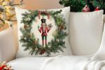 By Queen Limited Festive Edition Μαξιλαροθήκη Nutcracker Wreath Mε Πεύκα Και Κουκουνάρια 45x45εκ. - Image 5