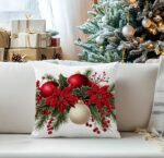 By Queen Limited Festive Edition Μαξιλαροθήκη με Αλεξανδρινά, Γκι Kαι Χρυσές Μπάλες 45x45εκ. - Image 4