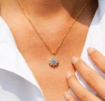 By Queen Luxury Jewelry Χρυσό Κολιέ 18Κ Με Μοϊσανίτη Σε Σχέδιο Λουλουδιού - Image 3