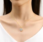 By Queen Luxury Jewelry Χρυσό Κολιέ 18Κ Με Μοϊσανίτη Σε Σχέδιο Λουλουδιού - Image 4