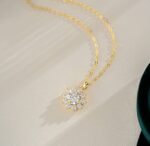 By Queen Luxury Jewelry Χρυσό Κολιέ 18Κ Με Μοϊσανίτη Σε Σχέδιο Λουλουδιού - Image 8