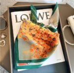 By Queen Σατέν Μαντήλι Με Ζωηρά Λουλούδια & Πράσινο Περίγραμμα - Image 16