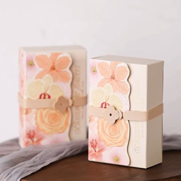 By Queen Κουτί Δώρου  Σε Κρεμ Απόχρωση Blossom Like Flowers