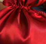 By Queen Luxury Gift Pouch Red Pearl Σατέν Πουγκί - Image 3