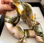 By Queen Jungle Σατέν Μαντήλι Με Τροπικά Φυτά & Ζώα - Image 10