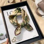 By Queen Jungle Σατέν Μαντήλι Με Τροπικά Φυτά & Ζώα - Image 13