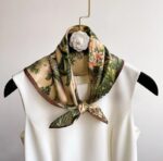 By Queen Jungle Σατέν Μαντήλι Με Τροπικά Φυτά & Ζώα - Image 4