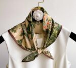 By Queen Jungle Σατέν Μαντήλι Με Τροπικά Φυτά & Ζώα - Image 9