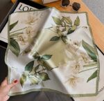 By Queen Botanical Satin Elegance Μαντήλι Με Λευκά Κρινάκια