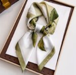 By Queen Botanical Satin Elegance Μαντήλι Με Λευκά Κρινάκια - Image 11