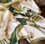 By Queen Botanical Satin Elegance Μαντήλι Με Λευκά Κρινάκια - Image 12