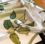 By Queen Botanical Satin Elegance Μαντήλι Με Λευκά Κρινάκια - Image 14