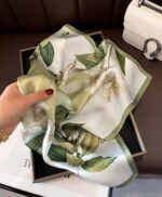 By Queen Botanical Satin Elegance Μαντήλι Με Λευκά Κρινάκια - Image 17