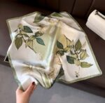 By Queen Botanical Satin Elegance Μαντήλι Με Λευκά Κρινάκια - Image 20