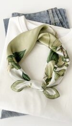 By Queen Botanical Satin Elegance Μαντήλι Με Λευκά Κρινάκια - Image 3