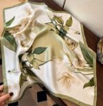 By Queen Botanical Satin Elegance Μαντήλι Με Λευκά Κρινάκια - Image 8