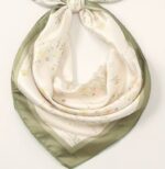 By Queen Σατέν Μαντήλι Κρεμ Με Παστέλ Λουλούδια Και Πράσινο Περίγραμμα - Image 4