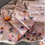 By Queen Σατέν Μαντήλι Με Elegant & Artistic Floral Σχέδιο - Image 12