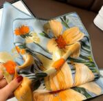 By Queen Σατέν Μαντήλι Με Εντυπωσιακά Λουλούδια Γαλάζιο - Image 3