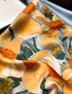 By Queen Σατέν Μαντήλι Με Εντυπωσιακά Λουλούδια Γαλάζιο - Image 5