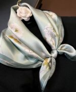 By Queen Σατέν Μαντήλι Πράσινο με Λουλουδάτο Σχέδιο & Σκούρο Περίγραμμα - Image 10