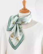 By Queen Σατέν Μαντήλι Πράσινο με Λουλουδάτο Σχέδιο & Σκούρο Περίγραμμα - Image 5