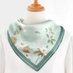 By Queen Σατέν Μαντήλι Πράσινο με Λουλουδάτο Σχέδιο & Σκούρο Περίγραμμα - Image 7