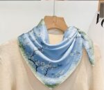 By Queen Nature Inspired Elegance Σατέν Μαντήλι Με Πουλάκια & Λευκά Άνθη - Image 2