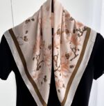 By Queen Premium Σατέν Μαντήλι Ροζ  Με Άνθη & Χρυσό Τελείωμα - Image 2