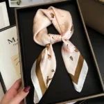 By Queen Premium Σατέν Μαντήλι Ροζ  Με Άνθη & Χρυσό Τελείωμα - Image 3