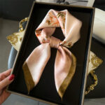 By Queen Premium Σατέν Μαντήλι Ροζ  Με Άνθη & Χρυσό Τελείωμα - Image 6