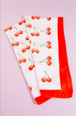 By Queen Playful & Feminine Σατέν Μαντήλι Με Cherry Print - Image 15