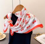 By Queen Playful & Feminine Σατέν Μαντήλι Με Cherry Print - Image 2