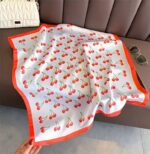 By Queen Playful & Feminine Σατέν Μαντήλι Με Cherry Print - Image 7