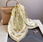 By Queen Σατέν Φουλάρι Με Μαργαρίτες Romantic & Fresh