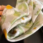 By Queen Σατέν Φουλάρι Με Μαργαρίτες Romantic & Fresh - Image 10