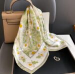 By Queen Σατέν Φουλάρι Με Μαργαρίτες Romantic & Fresh - Image 4