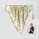 By Queen Σατέν Φουλάρι Με Μαργαρίτες Romantic & Fresh - Image 6