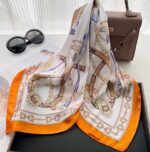 By Queen Σατέν Μαντήλι Equestrian Με Αλυσίδες & Πορτοκαλί Περίγραμμα - Image 5