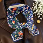 By Queen Statement Elegance Σατέν Φουλάρι με Πεταλούδες & Λουλούδια - Image 3