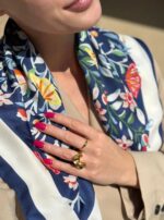 By Queen Statement Elegance Σατέν Φουλάρι με Πεταλούδες & Λουλούδια - Image 4