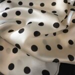 By Queen Timeless Minimal Elegance Σατέν Μαντήλι Mε Μαύρα Πουά - Image 14