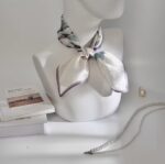 By Queen Σατέν Μαντήλι Με Ζωγραφιστές Ίριδες Σε Υδατογραφία - Image 14