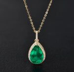 By Queen Elegant & Timeless Ασημένιο Κολιέ Με Σμαράγδι Εργαστηρίου