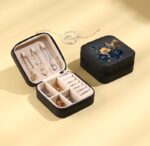 By Queen Κοσμηματοθήκη Midnight Bloom Με Floral Σχέδιο - Image 2